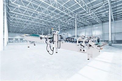 Gofrirovka qilingan qutilar uchun avtomatik yopishtirish mashinasi